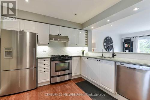 32 Gardenia Way, Caledon, ON - Indoor Photo Showing Kitchen