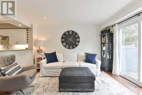 32 Gardenia Way, Caledon, ON - Indoor Photo Showing Living Room
