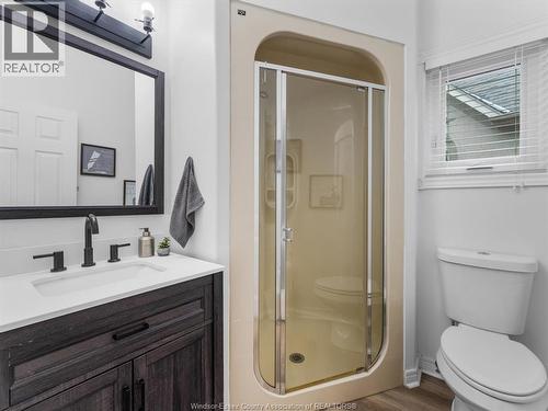 381 Tuscany Crescent, Tecumseh, ON - Indoor Photo Showing Bathroom