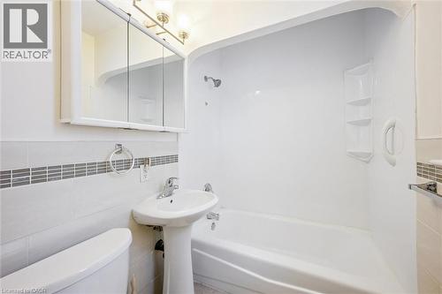 45 Woodland Avenue, Kitchener, ON - Indoor Photo Showing Bathroom