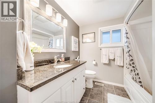 21 Pearl, Tilbury, ON - Indoor Photo Showing Bathroom