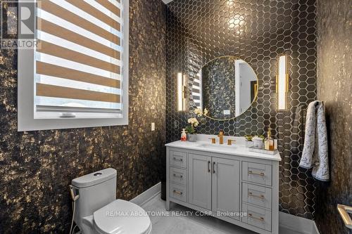 334 Third Lane, Oakville, ON - Indoor Photo Showing Bathroom