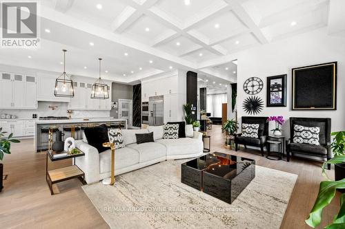 334 Third Lane, Oakville, ON - Indoor Photo Showing Living Room