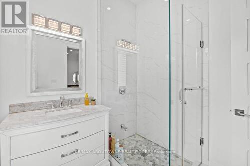 334 Third Lane, Oakville, ON - Indoor Photo Showing Bathroom