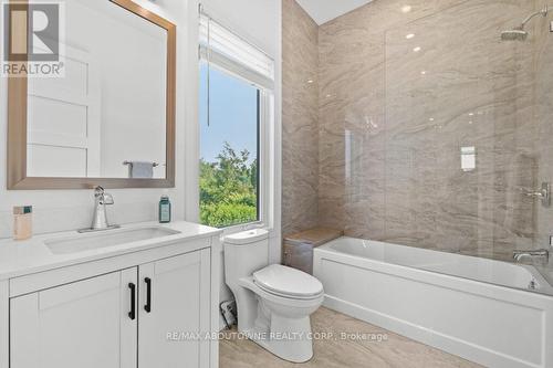 334 Third Lane, Oakville, ON - Indoor Photo Showing Bathroom