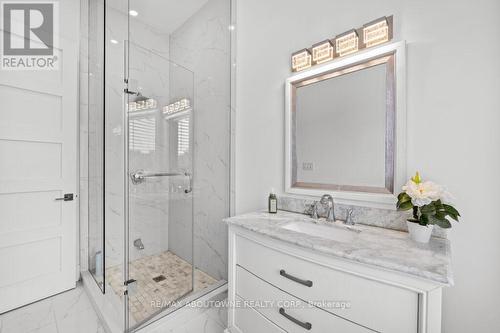 334 Third Lane, Oakville, ON - Indoor Photo Showing Bathroom