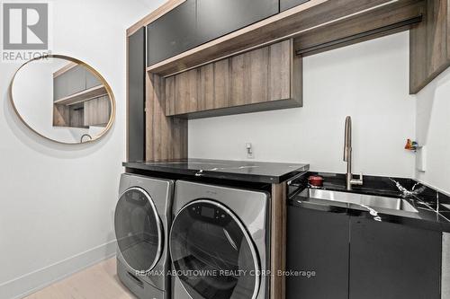 334 Third Lane, Oakville, ON - Indoor Photo Showing Laundry Room