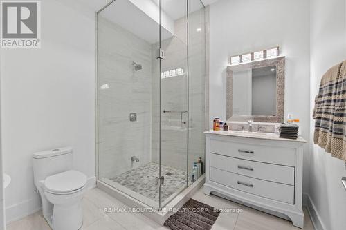 334 Third Lane, Oakville, ON - Indoor Photo Showing Bathroom