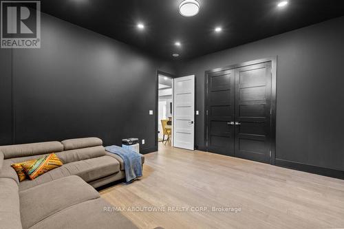 334 Third Lane, Oakville, ON - Indoor Photo Showing Other Room