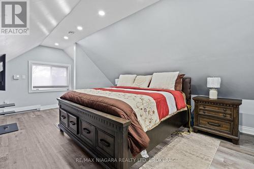 42 Grove Street, Welland (Welland Downtown), ON - Indoor Photo Showing Bedroom