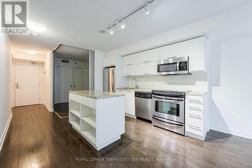 314 - 21 Nelson Street, Toronto, ON - Indoor Photo Showing Kitchen With Upgraded Kitchen