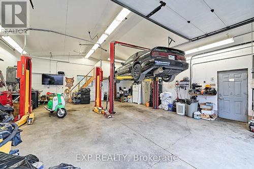 17 Eastwood Avenue N, Oshawa, ON - Indoor Photo Showing Garage