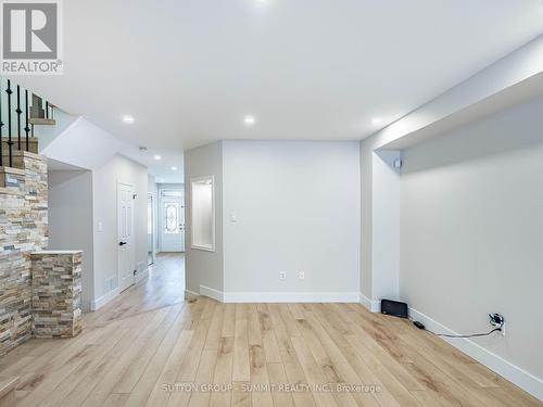 7676 Black Walnut Trail E, Mississauga, ON - Indoor Photo Showing Other Room