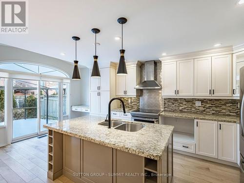 7676 Black Walnut Trail E, Mississauga, ON - Indoor Photo Showing Kitchen With Double Sink With Upgraded Kitchen