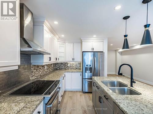 7676 Black Walnut Trail E, Mississauga, ON - Indoor Photo Showing Kitchen With Double Sink With Upgraded Kitchen