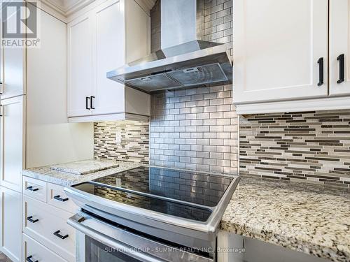 7676 Black Walnut Trail E, Mississauga, ON - Indoor Photo Showing Kitchen With Upgraded Kitchen