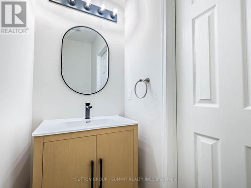 7676 Black Walnut Trail E, Mississauga, ON - Indoor Photo Showing Bathroom