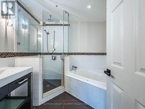 7676 Black Walnut Trail E, Mississauga, ON - Indoor Photo Showing Bathroom