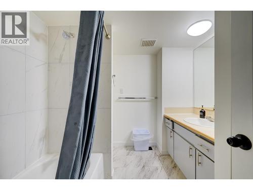 1435 Summit Drive Unit# 53, Kamloops, BC - Indoor Photo Showing Bathroom