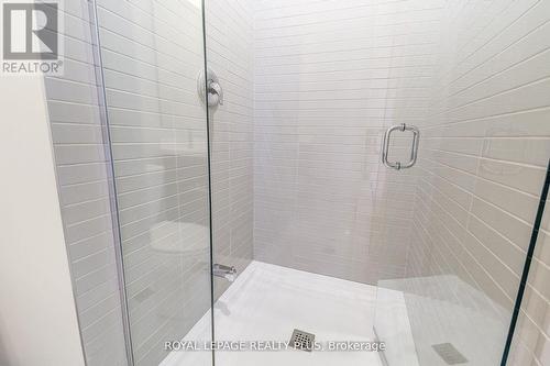 2202 - 3220 William Coltson Avenue, Oakville, ON - Indoor Photo Showing Bathroom