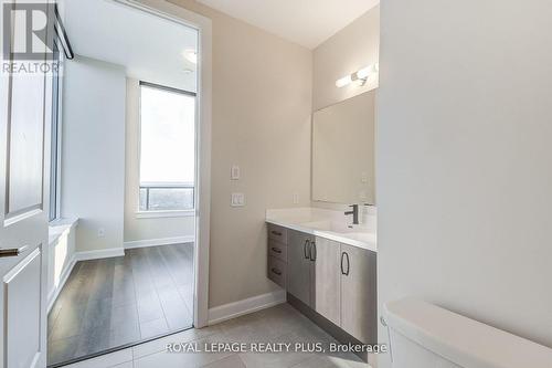 2202 - 3220 William Coltson Avenue, Oakville, ON - Indoor Photo Showing Bathroom