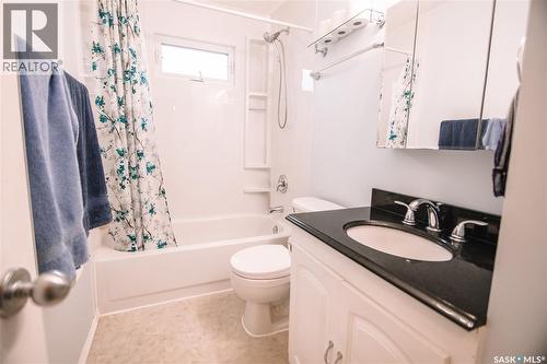 29 Nathan Street, Regina, SK - Indoor Photo Showing Bathroom