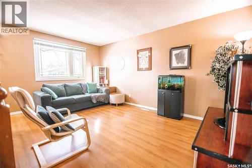 29 Nathan Street, Regina, SK - Indoor Photo Showing Living Room
