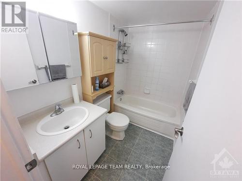 213 316 Lorry Greenberg Drive, Ottawa, ON - Indoor Photo Showing Bathroom