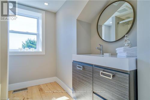 1748 Centre Road, Hamilton (Carlisle), ON - Indoor Photo Showing Bathroom