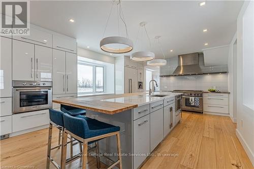 1748 Centre Road, Hamilton (Carlisle), ON - Indoor Photo Showing Kitchen With Upgraded Kitchen