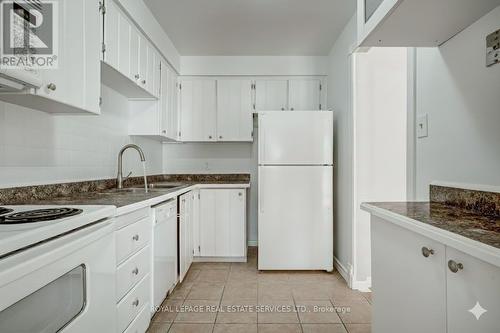 1 - 2411 Sovereign Street, Oakville, ON - Indoor Photo Showing Kitchen