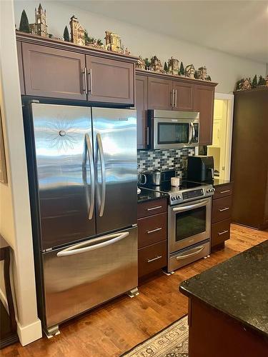 20 Bayhill Crescent, Brandon, MB - Indoor Photo Showing Kitchen