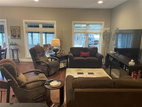 20 Bayhill Crescent, Brandon, MB - Indoor Photo Showing Living Room