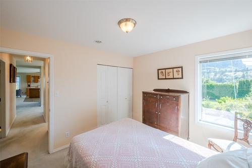 4836/4840 Barten Place, Okanagan Falls, BC - Indoor Photo Showing Bedroom