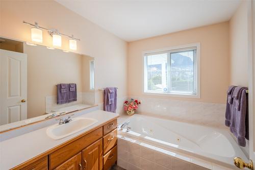 4836/4840 Barten Place, Okanagan Falls, BC - Indoor Photo Showing Bathroom