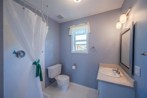 4836/4840 Barten Place, Okanagan Falls, BC - Indoor Photo Showing Bathroom
