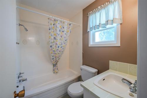 4836/4840 Barten Place, Okanagan Falls, BC - Indoor Photo Showing Bathroom