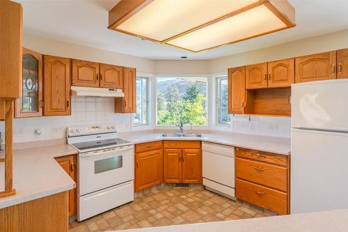 4836/4840 Barten Place, Okanagan Falls, BC - Indoor Photo Showing Kitchen With Double Sink