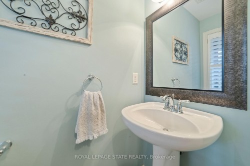51 Cedar Street, Grimsby, ON - Indoor Photo Showing Bathroom