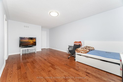 443 Comiskey Crescent, Mississauga, ON 