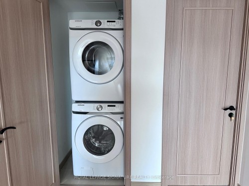 B312-3429 Sheppard Avenue E, Toronto, ON - Indoor Photo Showing Laundry Room