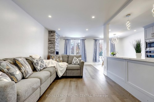 1416 Monaghan Circle, Mississauga, ON - Indoor Photo Showing Living Room