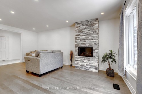 1416 Monaghan Circle, Mississauga, ON - Indoor Photo Showing Living Room With Fireplace