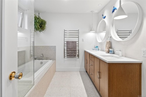 403-3223 Selleck Way, Colwood, BC - Indoor Photo Showing Bathroom