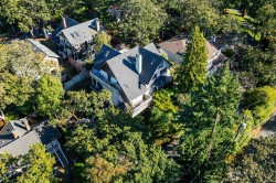 1043/1045 Belmont Ave  Victoria, BC V8S 3T4