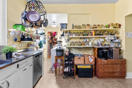 1043/1045 Belmont Ave, Victoria, BC - Indoor