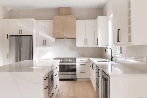 2295 Adela Pl, Sidney, BC 