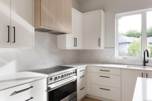 2295 Adela Pl, Sidney, BC 