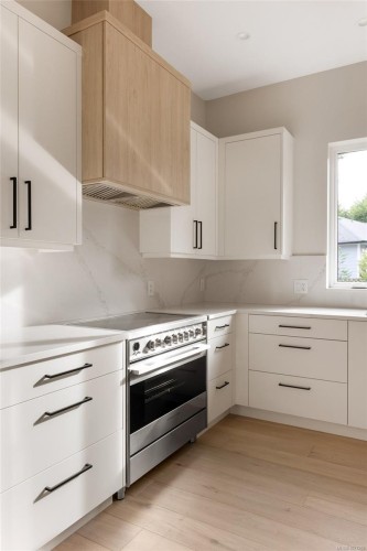 2295 Adela Pl, Sidney, BC 