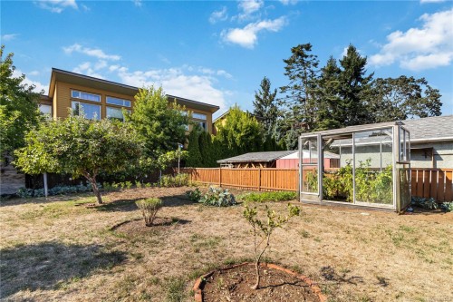 2726 Claude Rd, Langford, BC 
